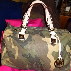 RARE!! - Sale!!!😍😍😍RARE! Beautiful Michael Kors Camo Bag in amazing condition